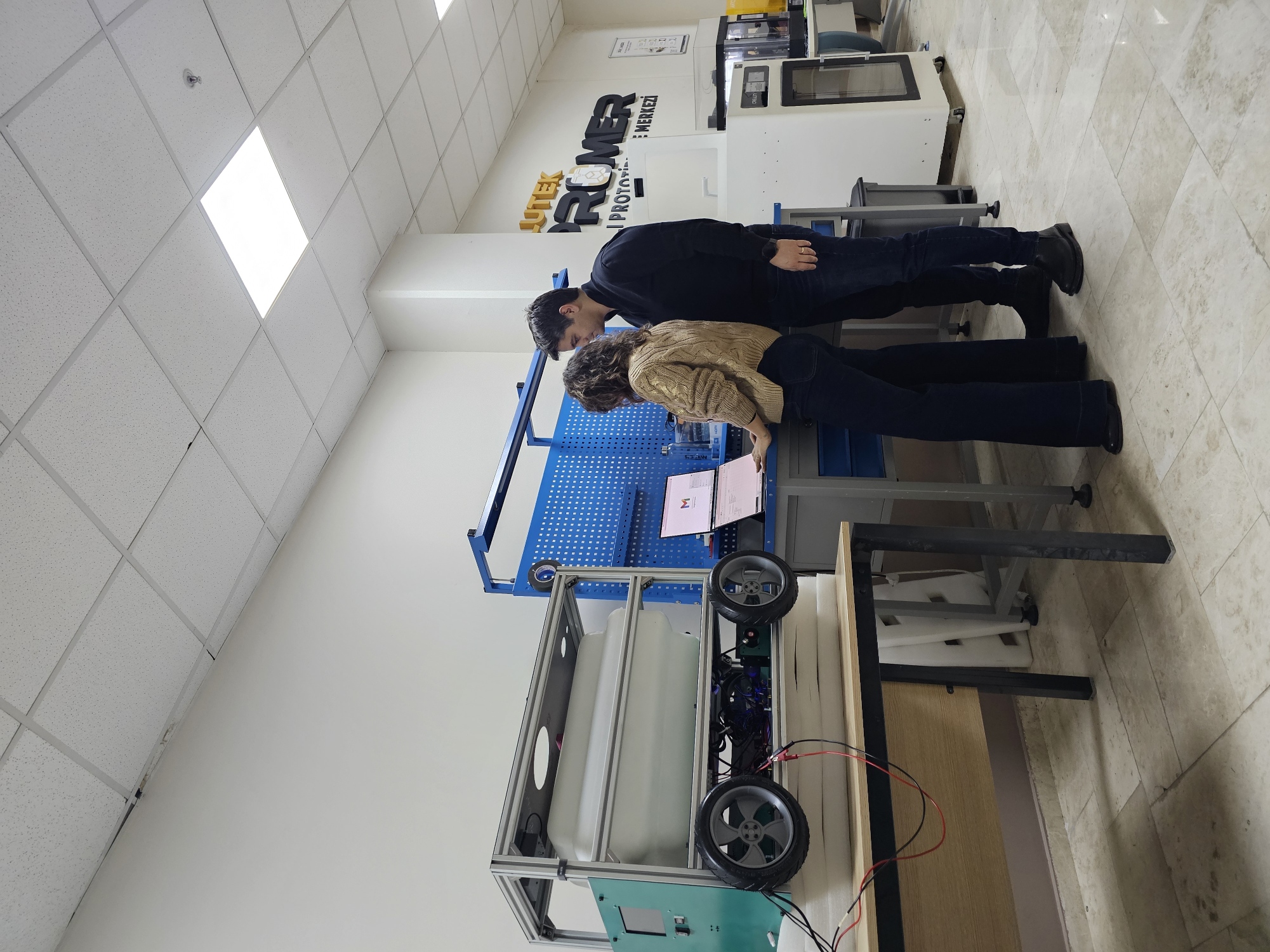 Mühendislik Ekibimiz Yazılım Entegrasyonu Yaparken